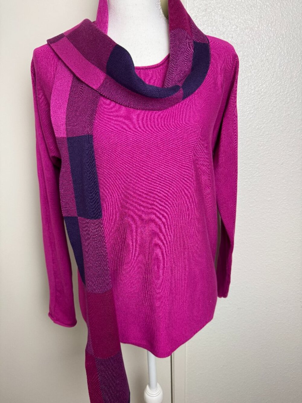 NWT Cynthia Rowley Magenta Sweater w/ Detachable Color Block Scarf Rayon M